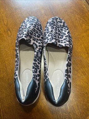 Easy Spirit Leopard Print Slip-On Flats in Black and Tan